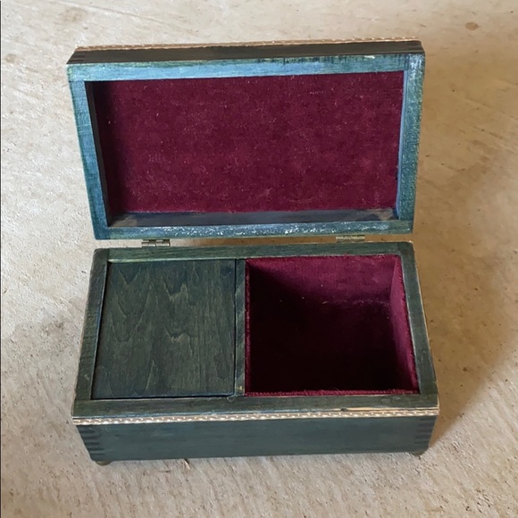 Vintage Jewelry/Music Box - Picture 2 of 3